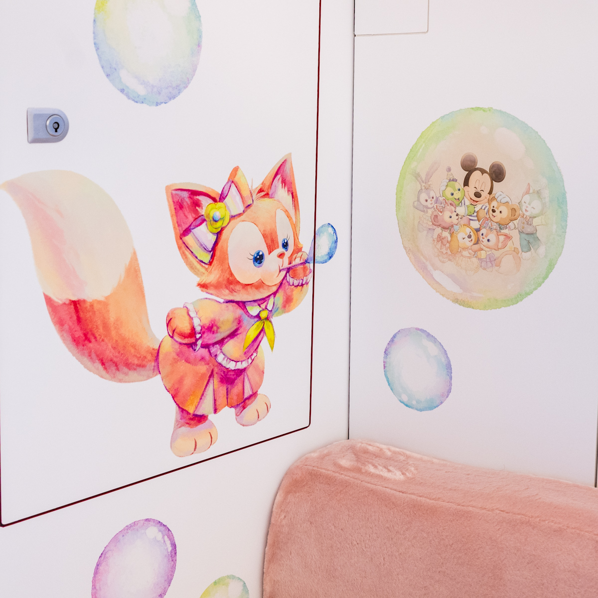 ふわふわカラフルな座席シート！ディズニーリゾートライン「ダッフィー