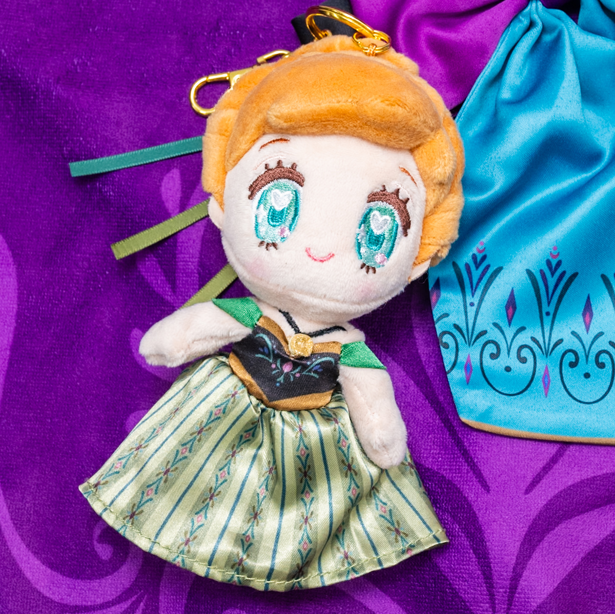 戴冠式のドレスモチーフ！ディズニーストア DISNEY FROZENグッズ -