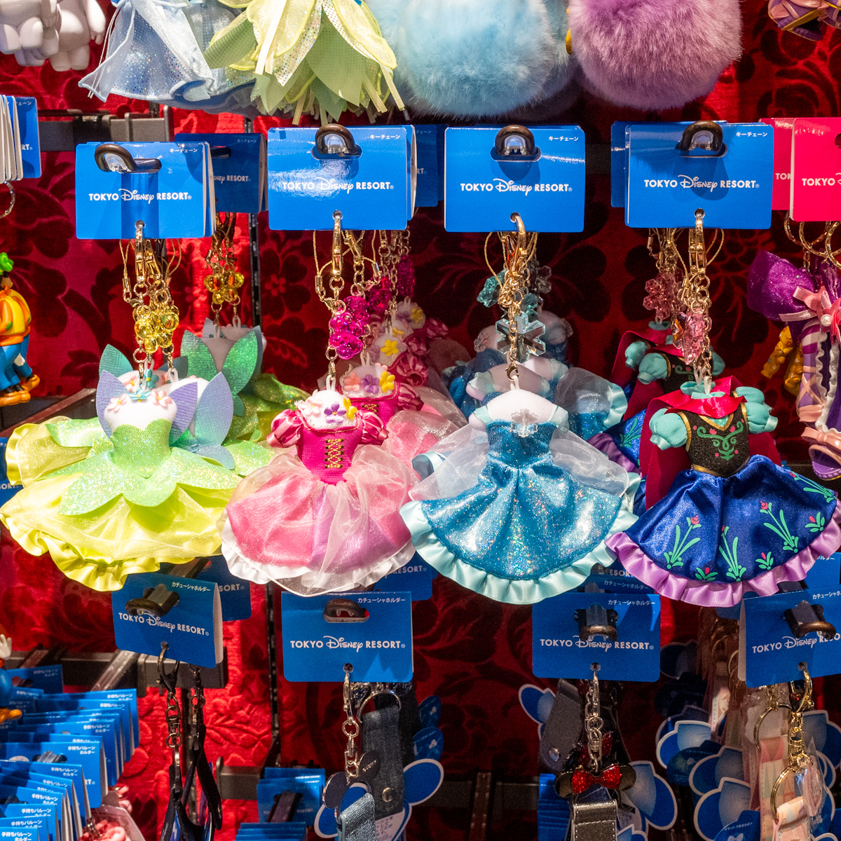 おしゃれに揺れるドレスがかわいい！東京ディズニーリゾート『ドレス