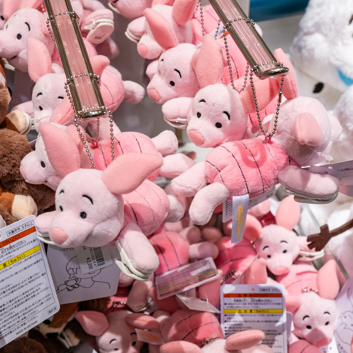 ピグレットが仲間入り！東京ディズニーリゾート『くまのプーさん』肩