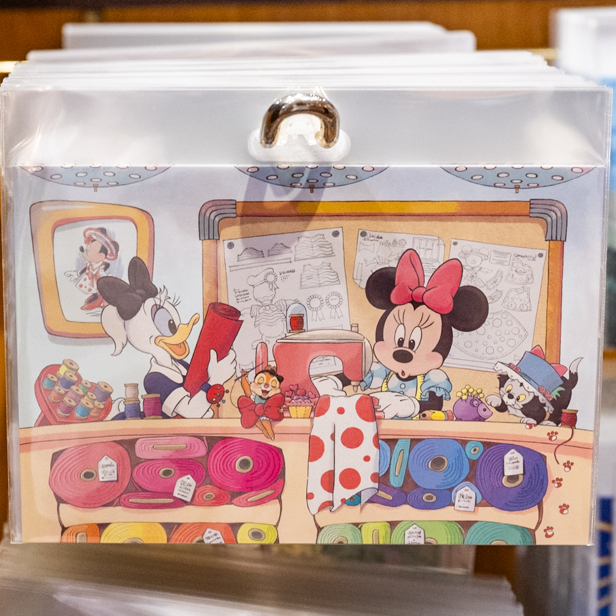 パーク風景とミッキーたちをデザイン！東京ディズニーリゾート