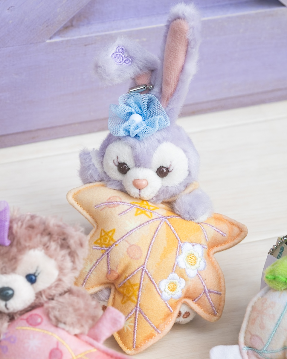 落ち葉を抱えた7人！東京ディズニーシー“ダッフィー＆フレンズの