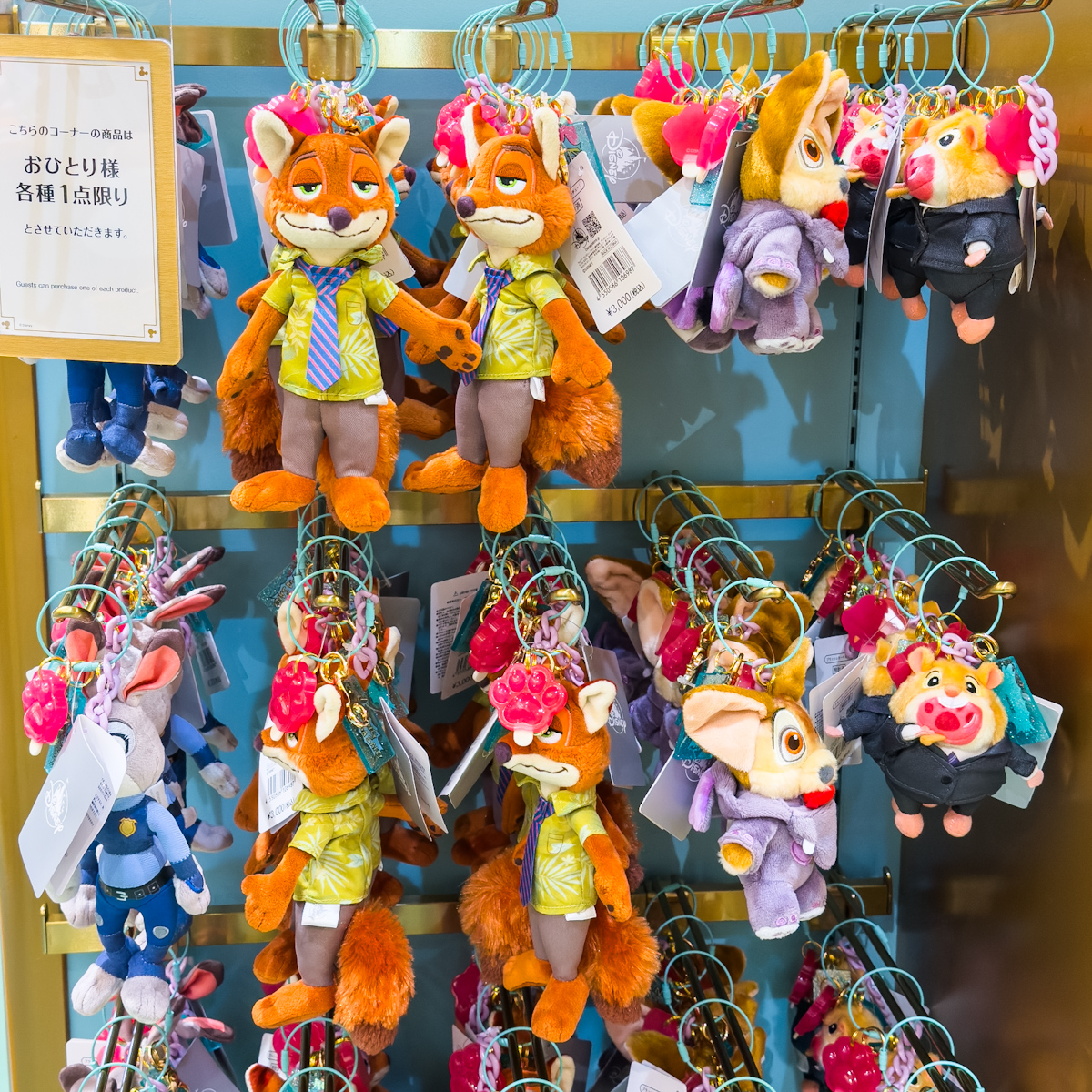 コミック風デザイン！ディズニーストア『ズートピア』グッズ -