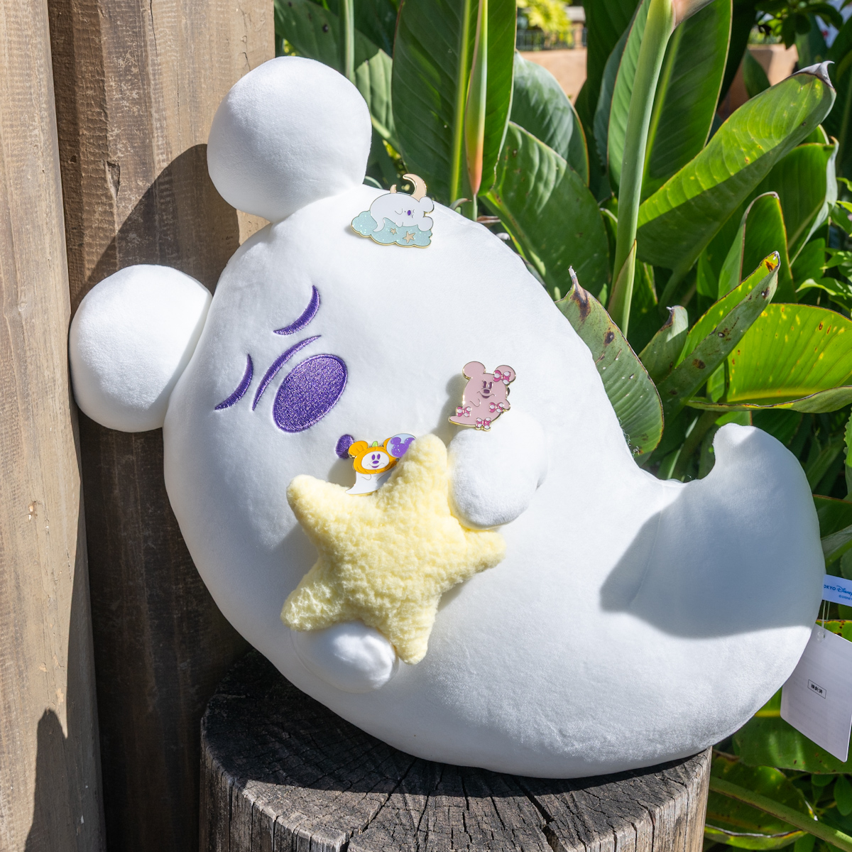 ゴーストデザインのクッションとピンバッジ！東京ディズニーランド