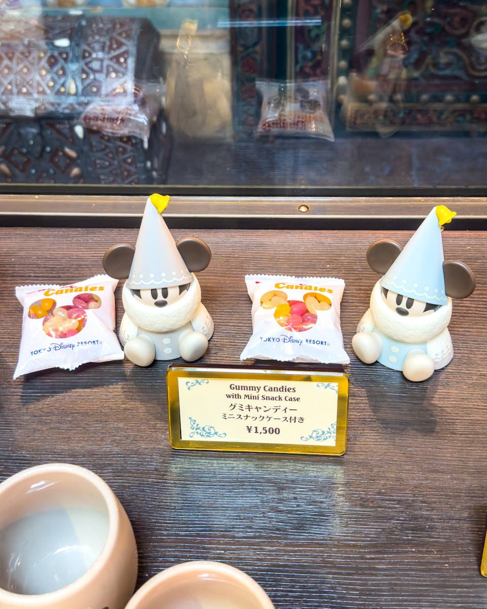 2025年はライトブルー！東京ディズニーリゾート“ディズニー