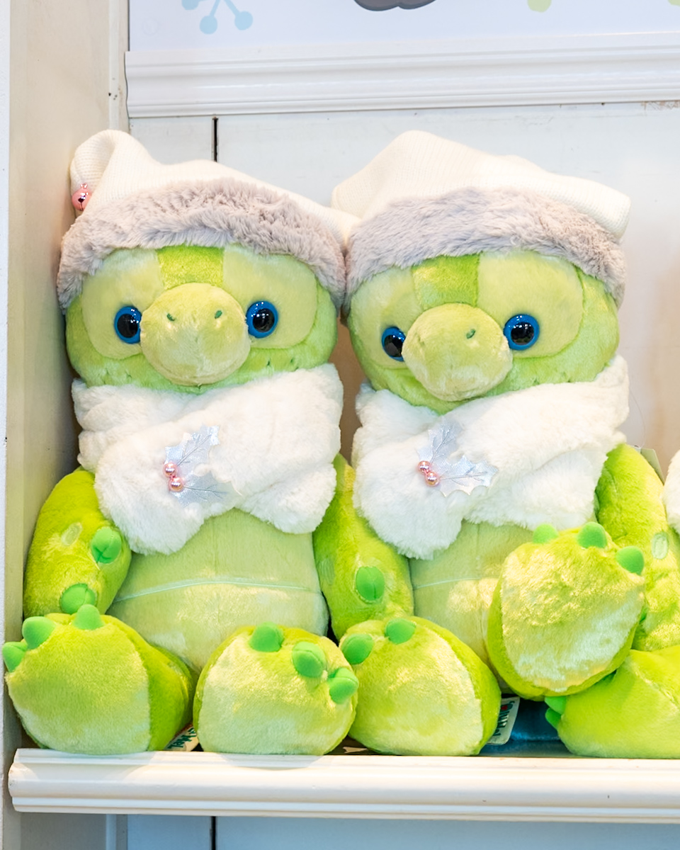 雪だるまやクリスマスデザイン！東京ディズニーシー”ダッフィー