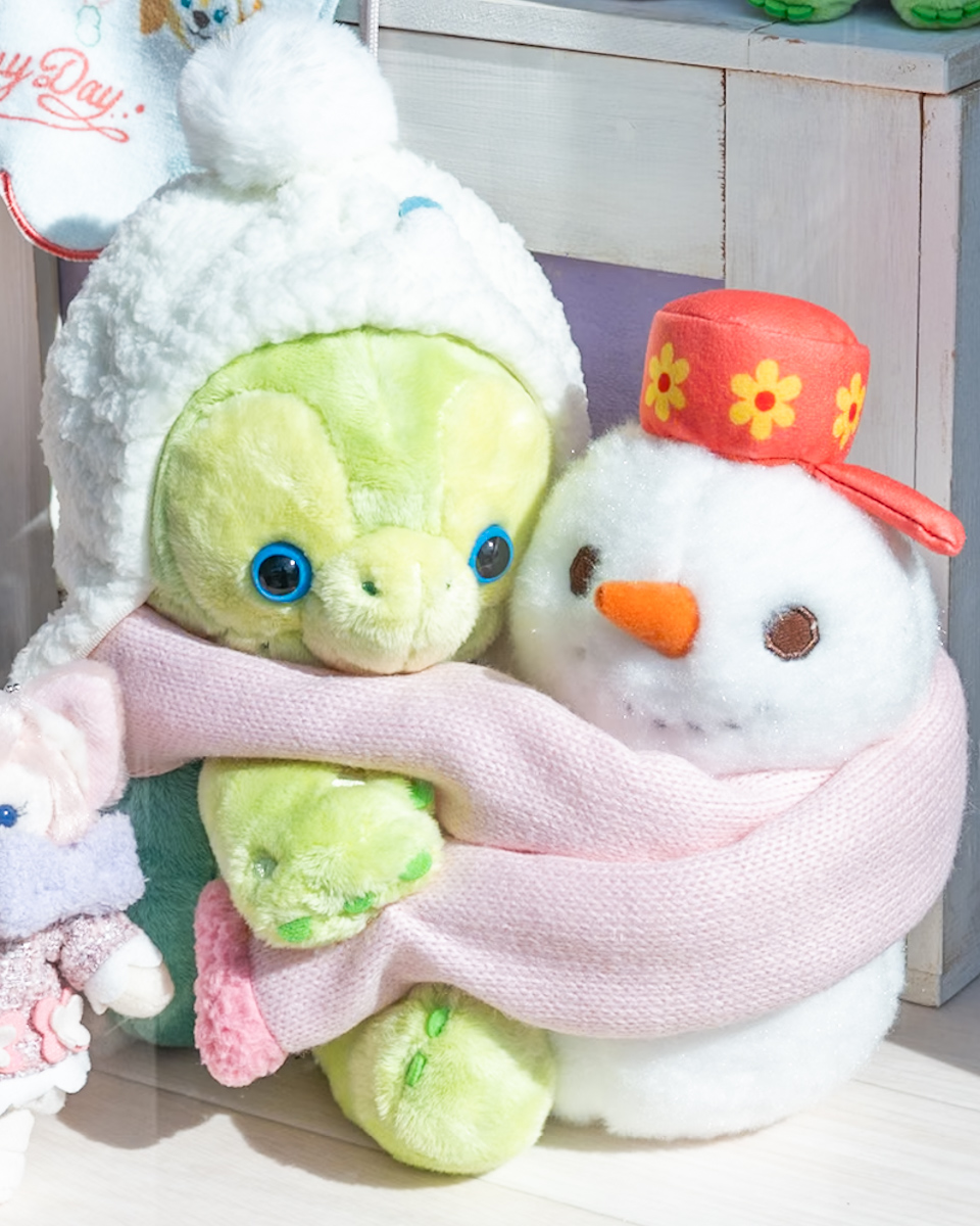 雪だるまやクリスマスデザイン！東京ディズニーシー”ダッフィー