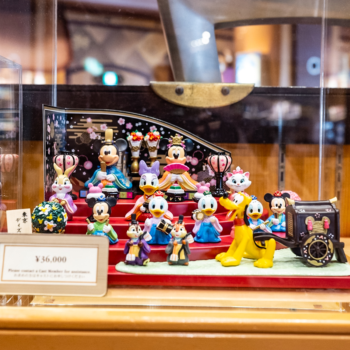 お内裏様、お雛様に扮したミッキーとミニー！東京ディズニーリゾート