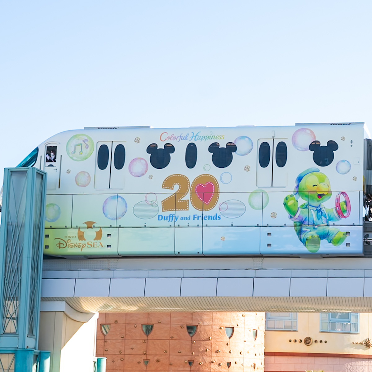 ふわふわカラフルな座席シート！ディズニーリゾートライン「ダッフィー