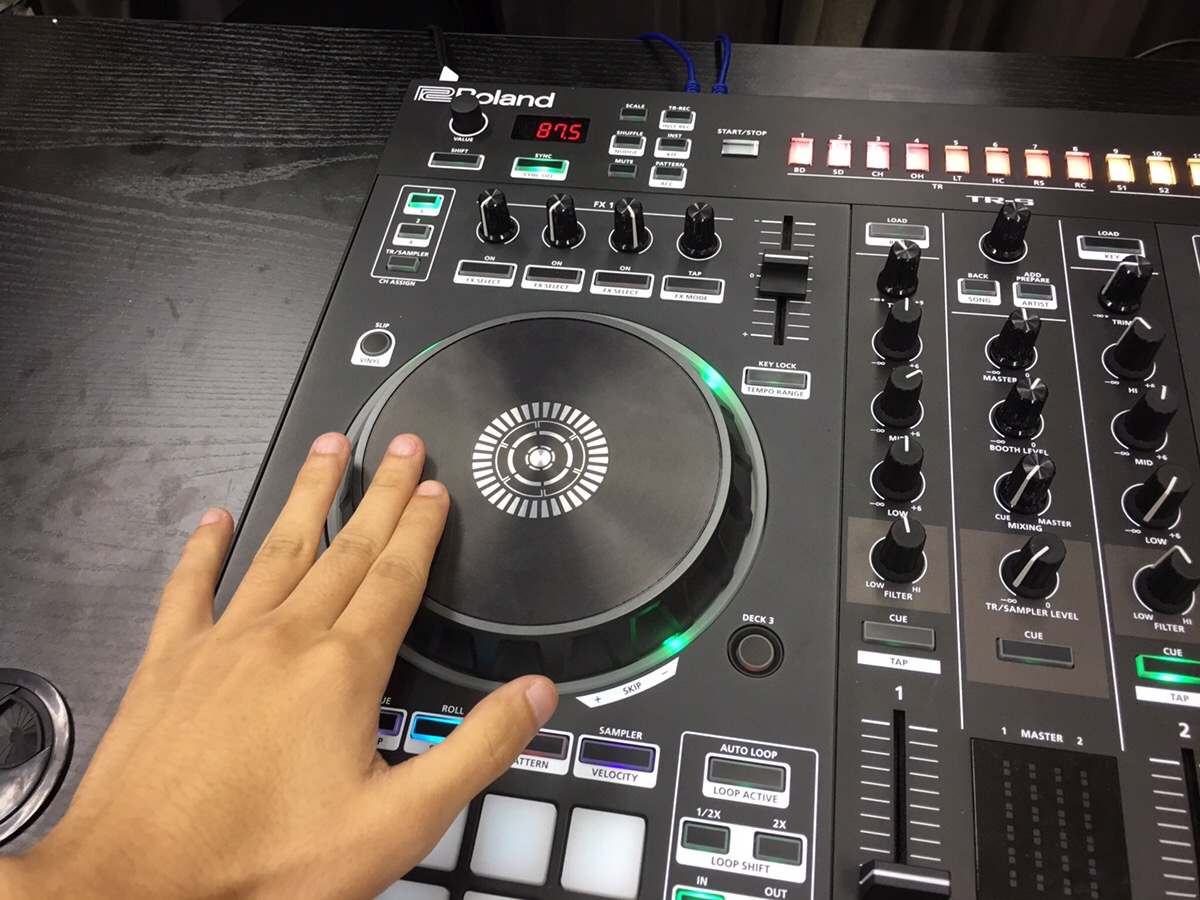 リミックス、制作、パフォーマンスがこれ1台！Roland×Serato コレボ