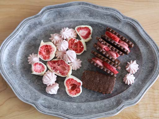 イチゴ缶（大） – ミモザショコラトリー ｜ mimosa chocolaterie