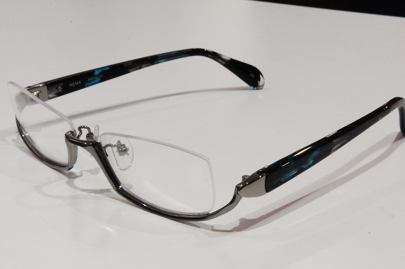 Less than human(レスザンヒューマン) - ミナミメガネ