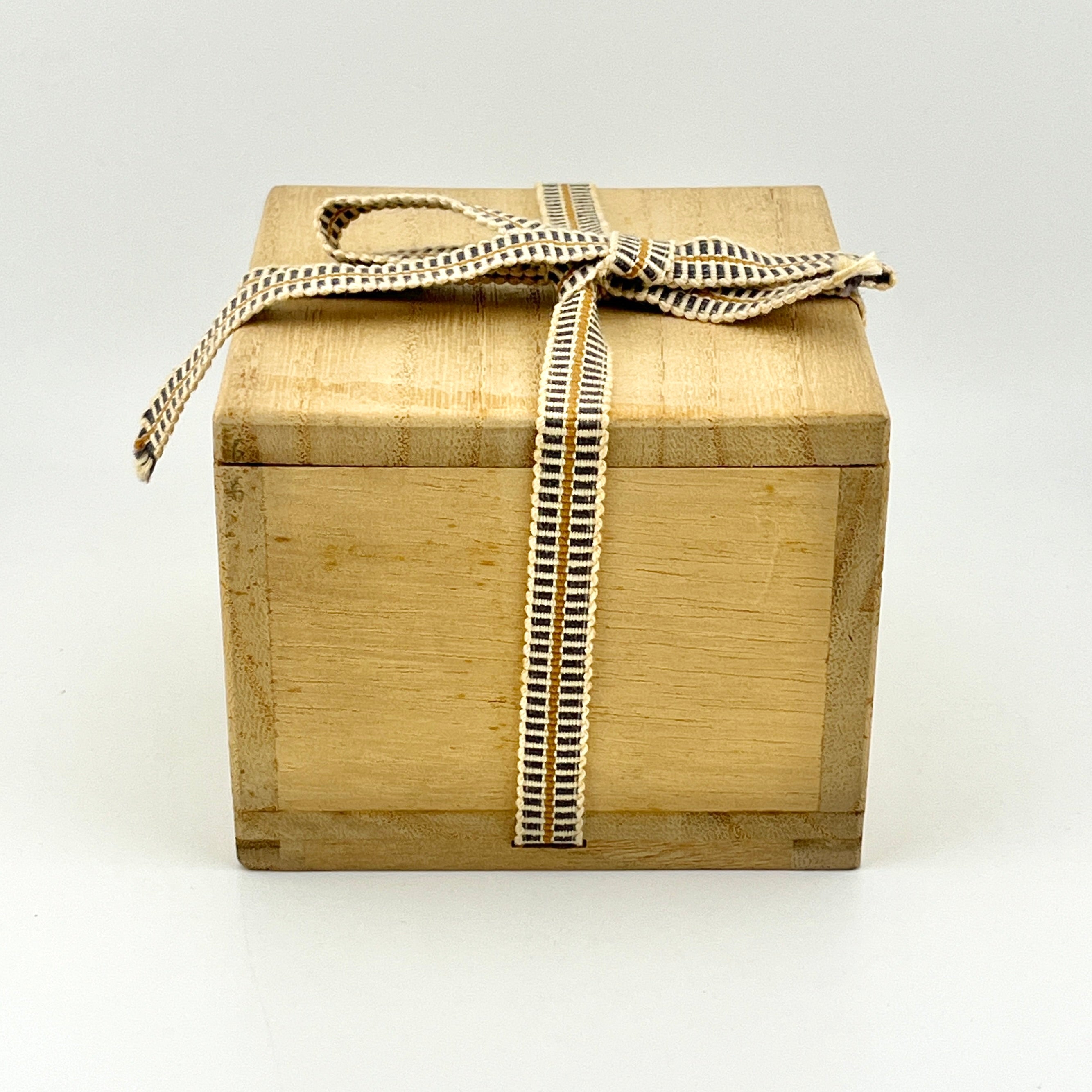 壺屋焼 人間国宝 金城次郎作 魚文ぐい呑 （笑う魚） – 生活民芸 なかむた