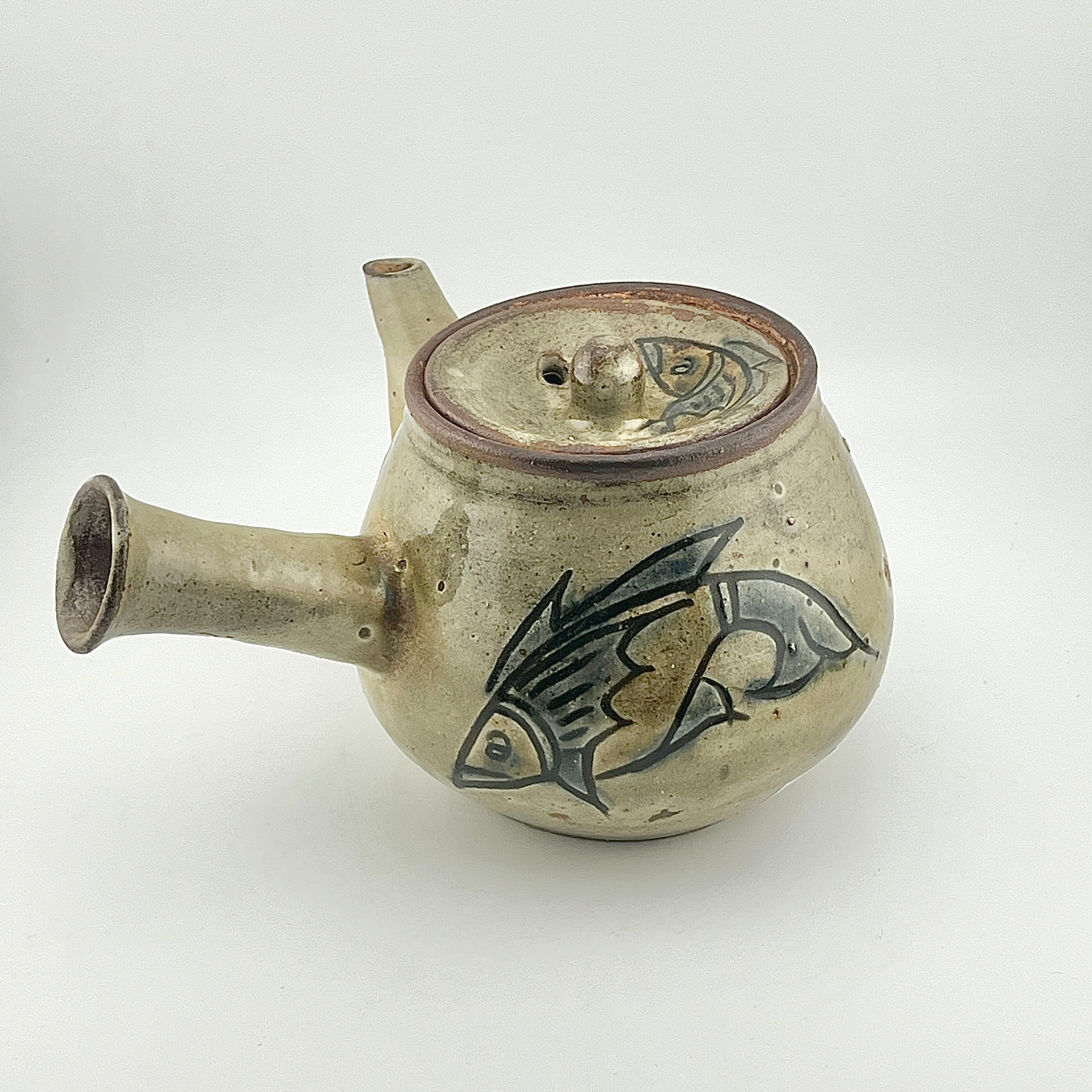 壺屋焼 人間国宝 金城次郎作 海老魚文急須 – 生活民芸 なかむた