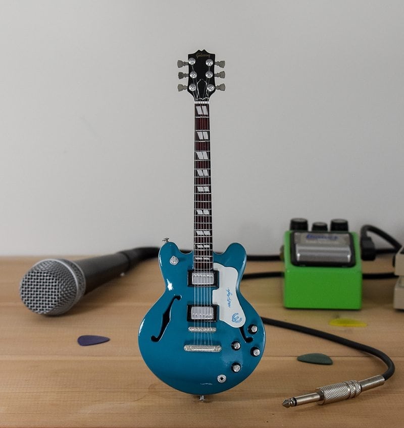 Oasis, Noel Gallagher, Supernova – Epiphone – Mini Guitars