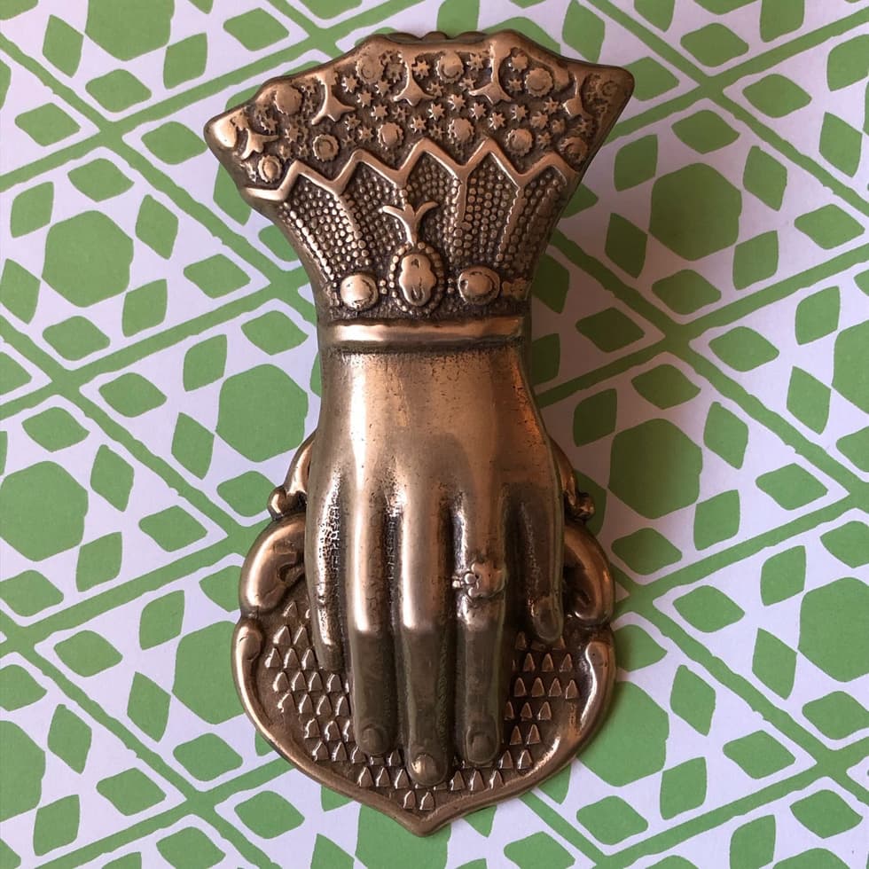 貴婦人の手のハンドクリップ