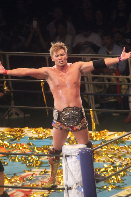 オカダ・カズチカが内藤哲也倒しIWGP奪還！新日初ラダーマッチIC王座