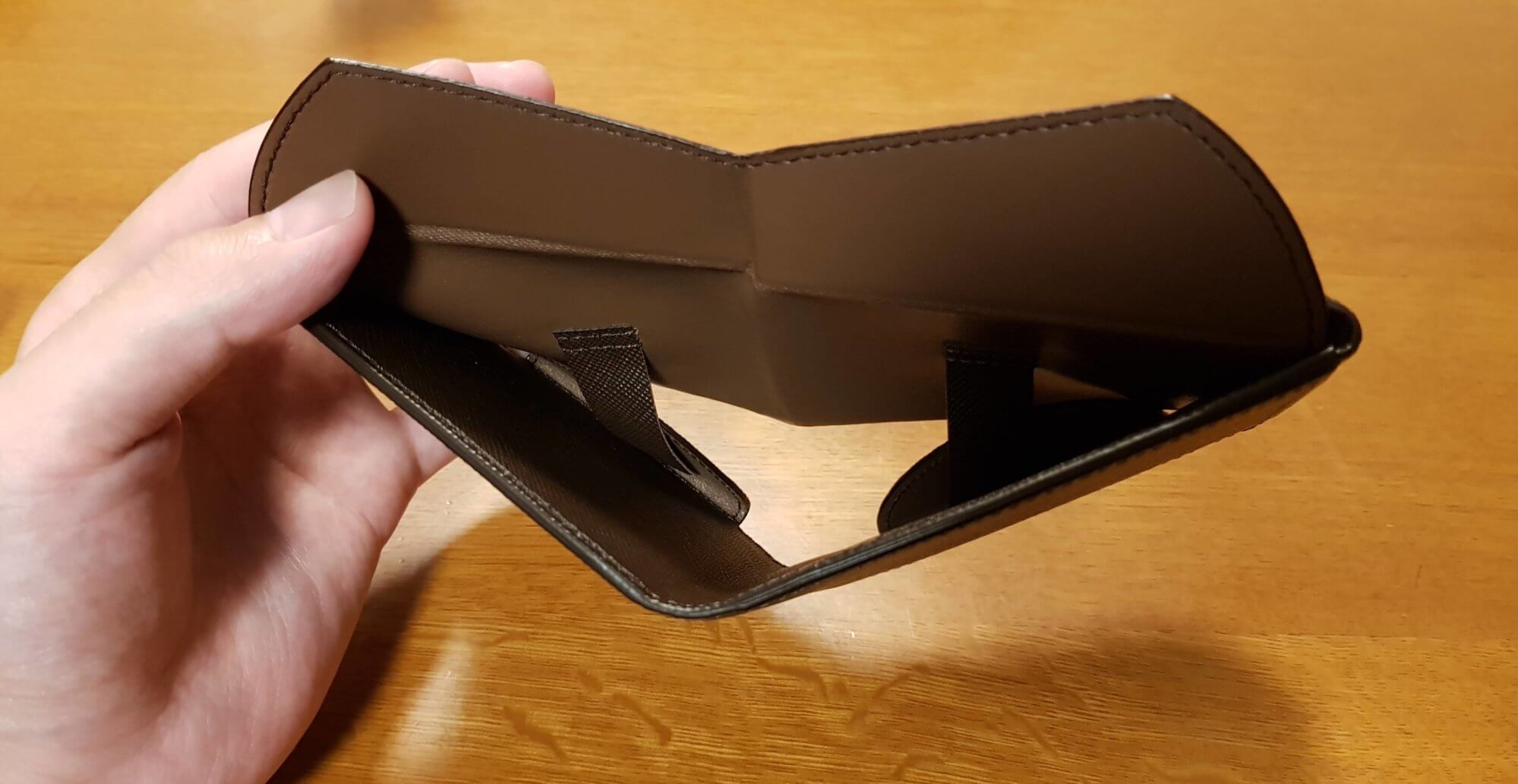 これ以上の財布はない!!薄い&軽い&便利な二つ折り財布 Cartolare