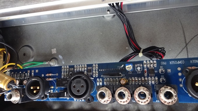 BEHRINGER(ベリンガー)のコンプMDX2200の改造方法を紹介 | Mitchie Mの