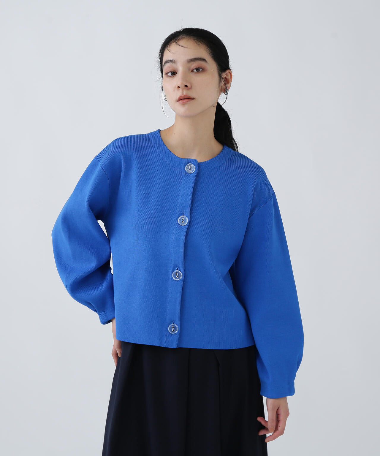 ユーティリティー】毛玉になりにくいクリア釦ニットカーディガン