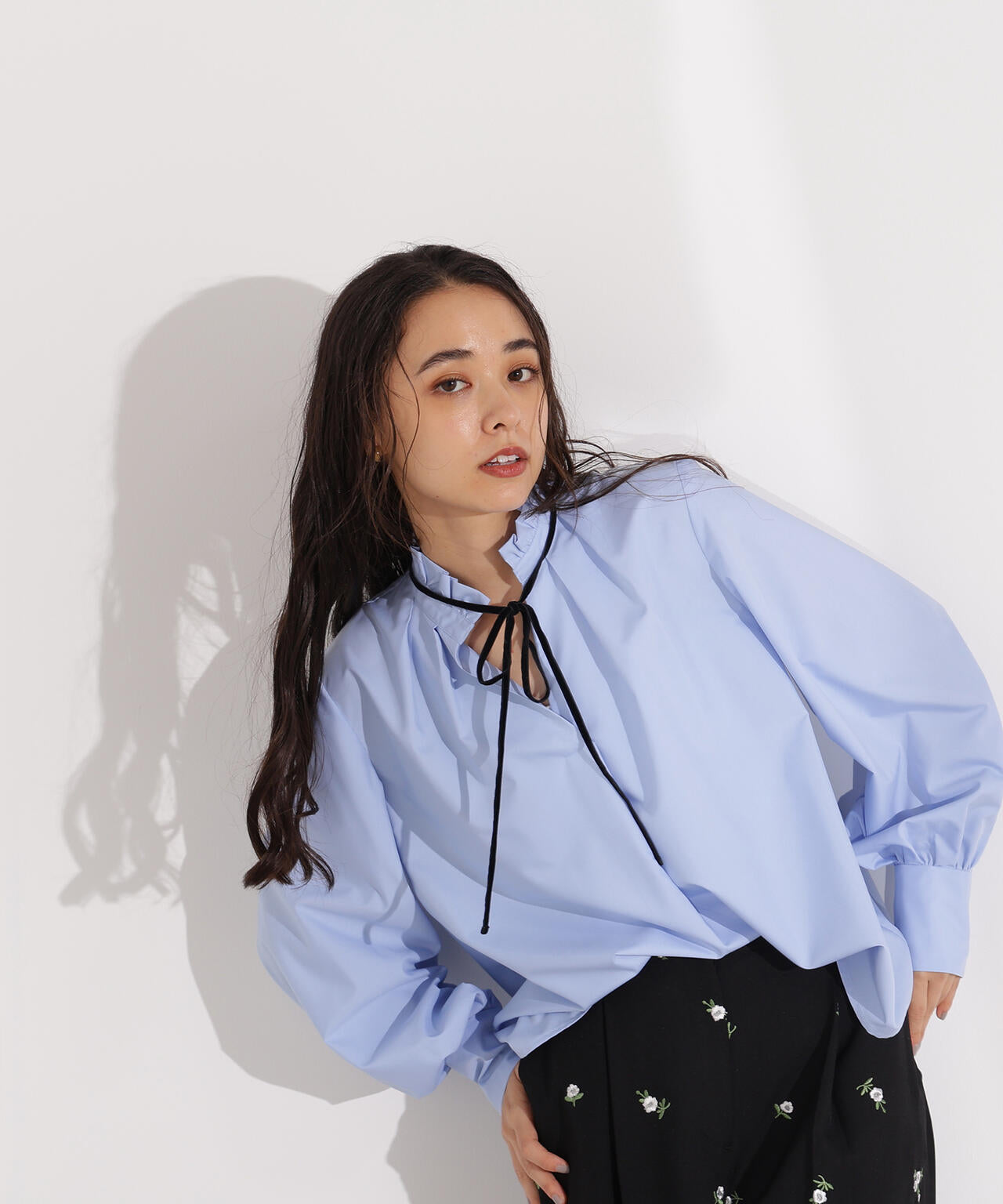 岸本セシルさん着用】ベロアリボンスキッパーブラウス | N. Natural