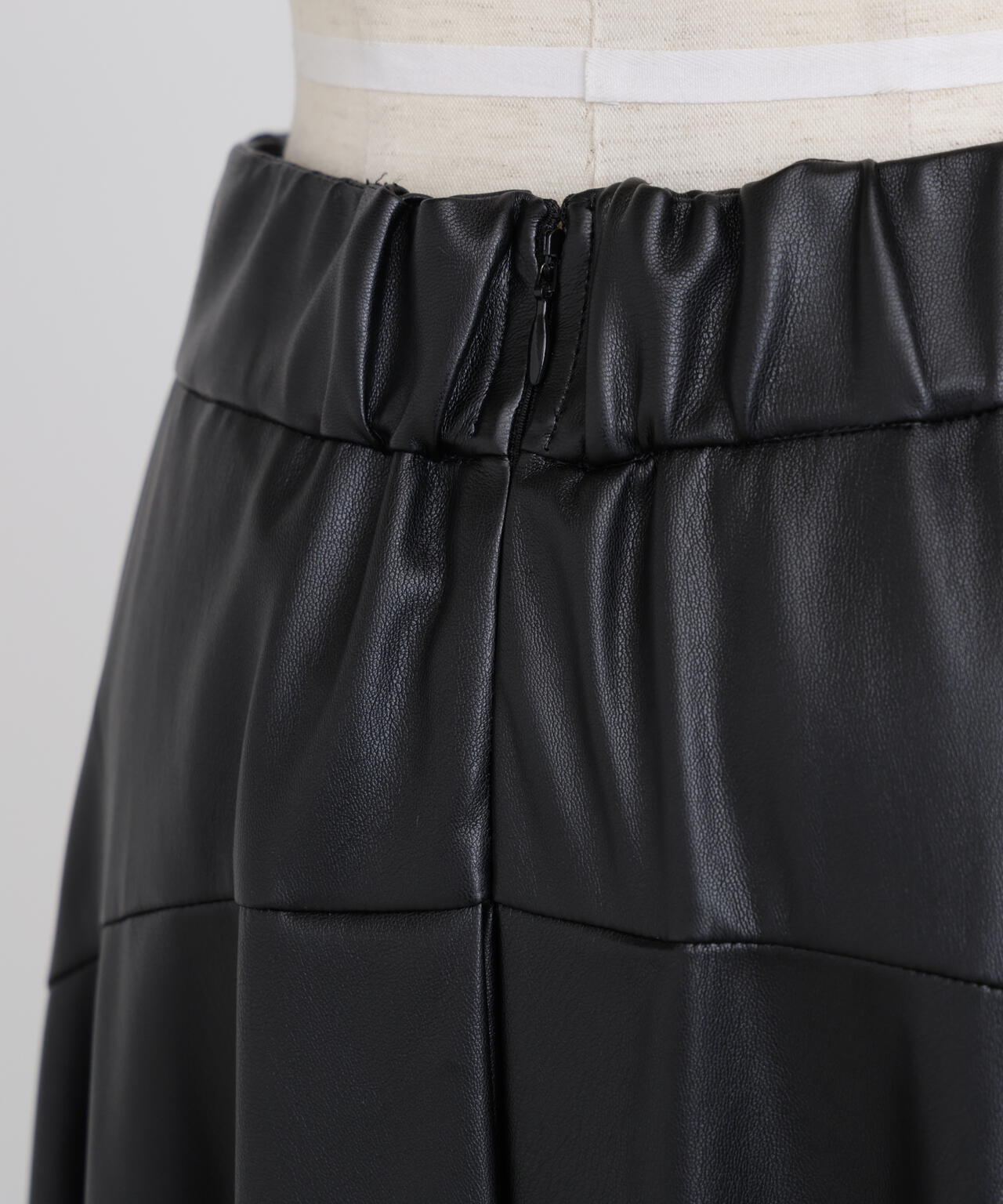 レザーライクフレアスカート | hLM（エイチエルエム） ｜【公式】通販