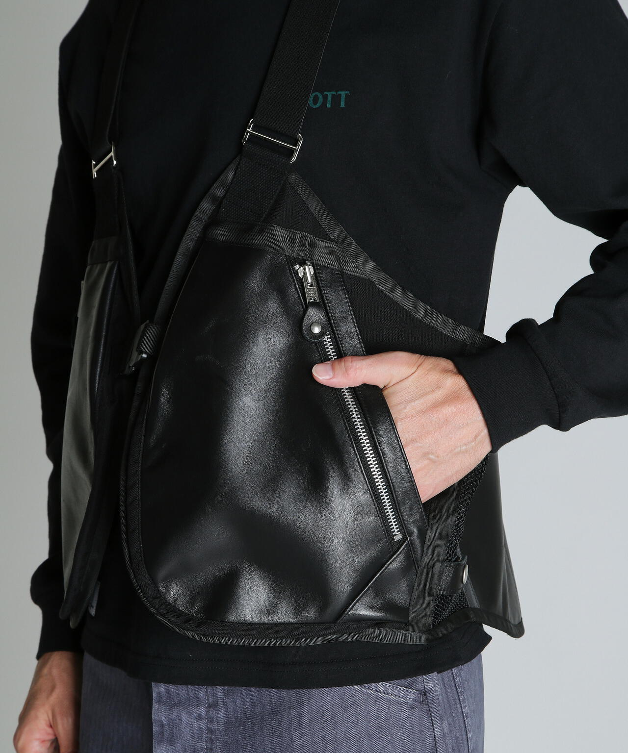 LEATHER LUGGAGE VEST/レザーラゲッジ ベスト | Schott（ショット