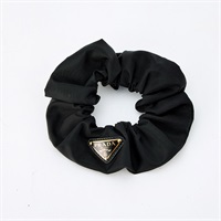 PRADA トライアングル シュシュ ブラック ゴールド ナイロン