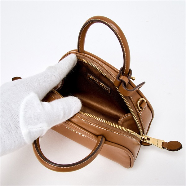 MIU MIU ゴールド ハンドバッグ ゴールド（金色）系 MiuMiu(ミュウ