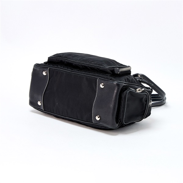 PRADA トライアングル ショルダーバッグ ブラック シルバー ポコノ