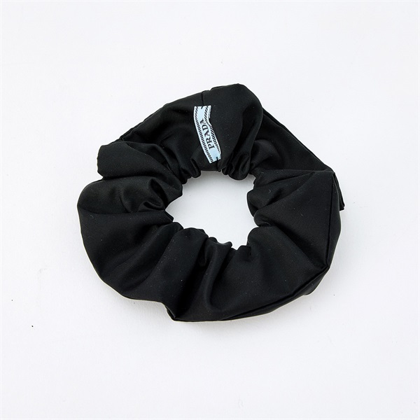 PRADA トライアングル シュシュ ブラック ゴールド ナイロン