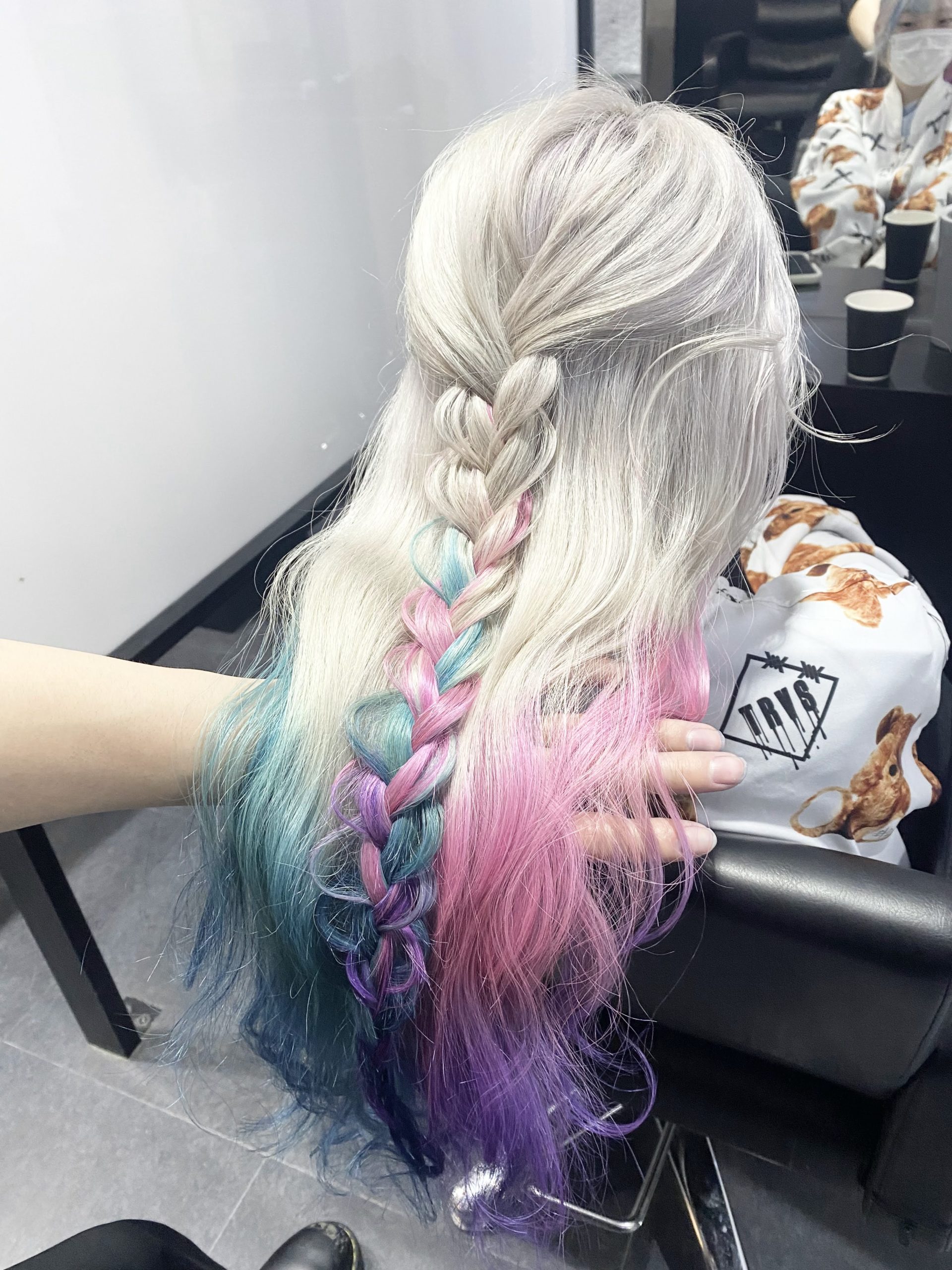 ダメージ少なくホワイトに】ブリーチ1回でできる白、ハイトーンの