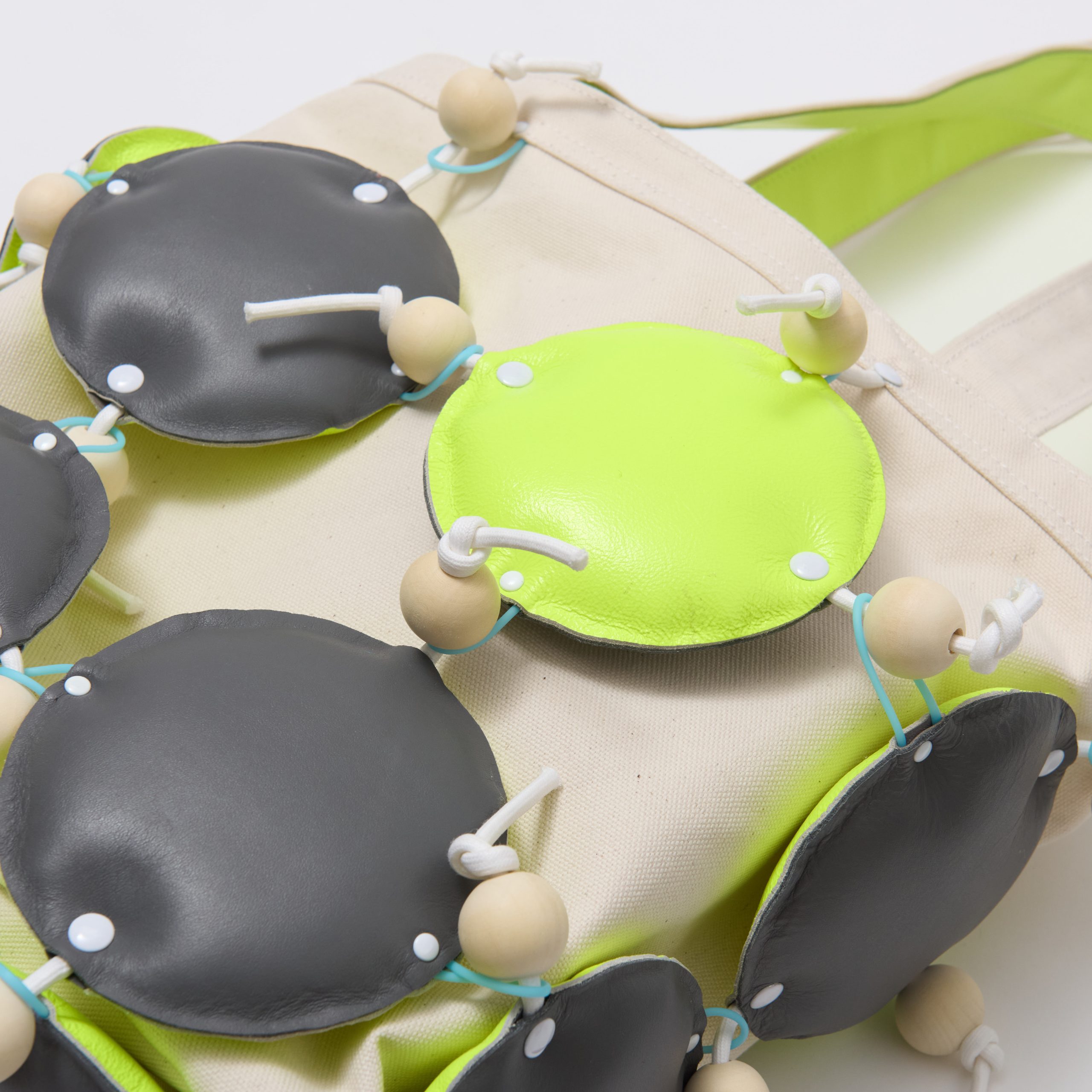 予約販売] オセロリバーシブルバッグ WHITE | MONDEWORK