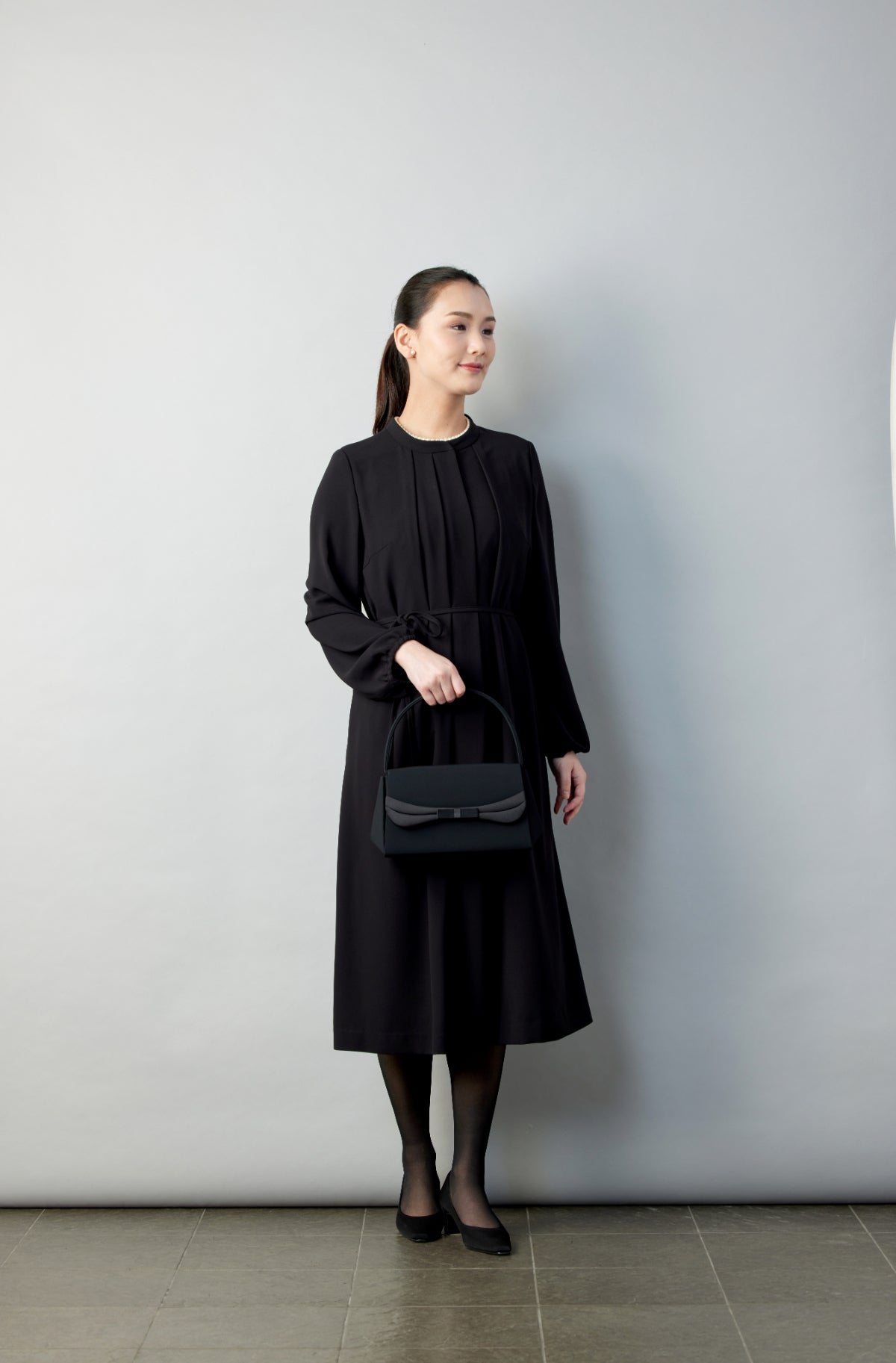 ブラックフォーマル リボンベルト付ワンピース 440606 – MONOIR