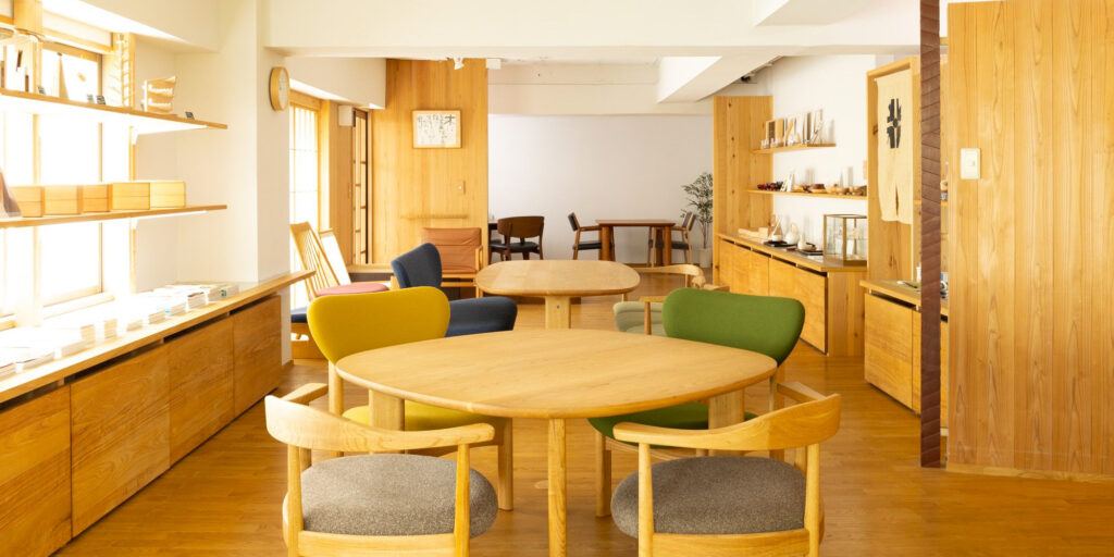 秋岡芳夫の言葉「あぐらのかける椅子（現・あぐらのかける男の椅子