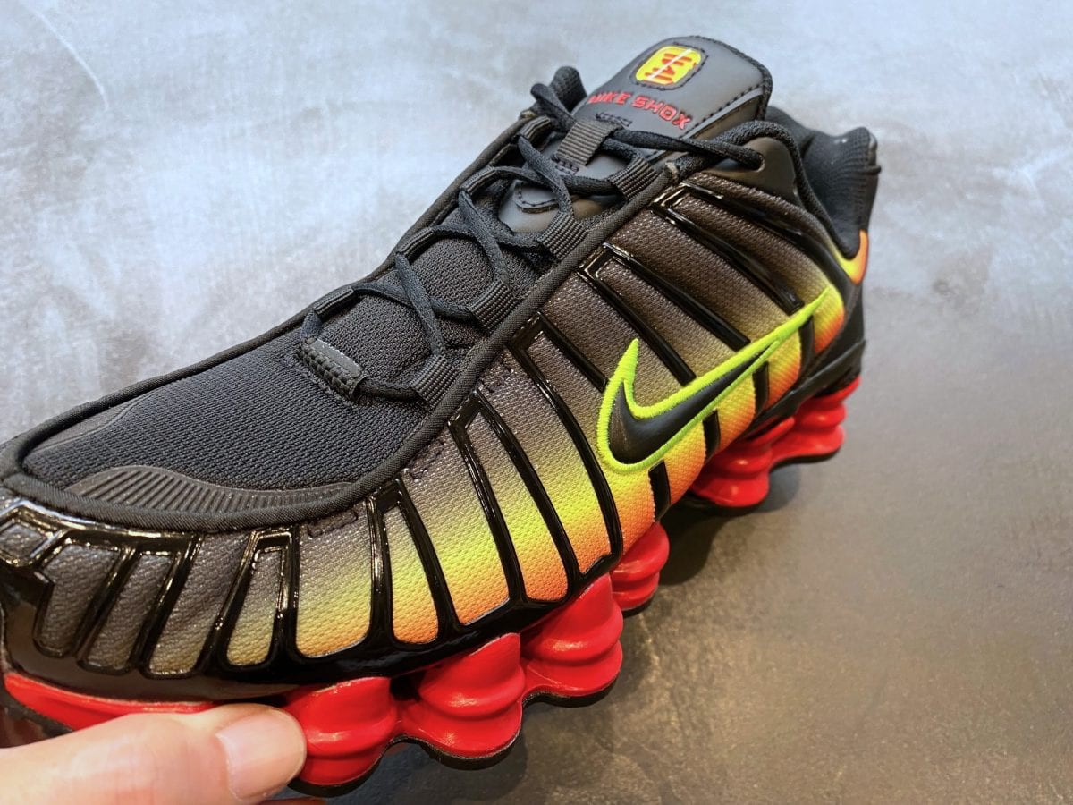 夏の主役はナイキのコレだ」衝撃吸収性がすごい…ブラック＆レッドの