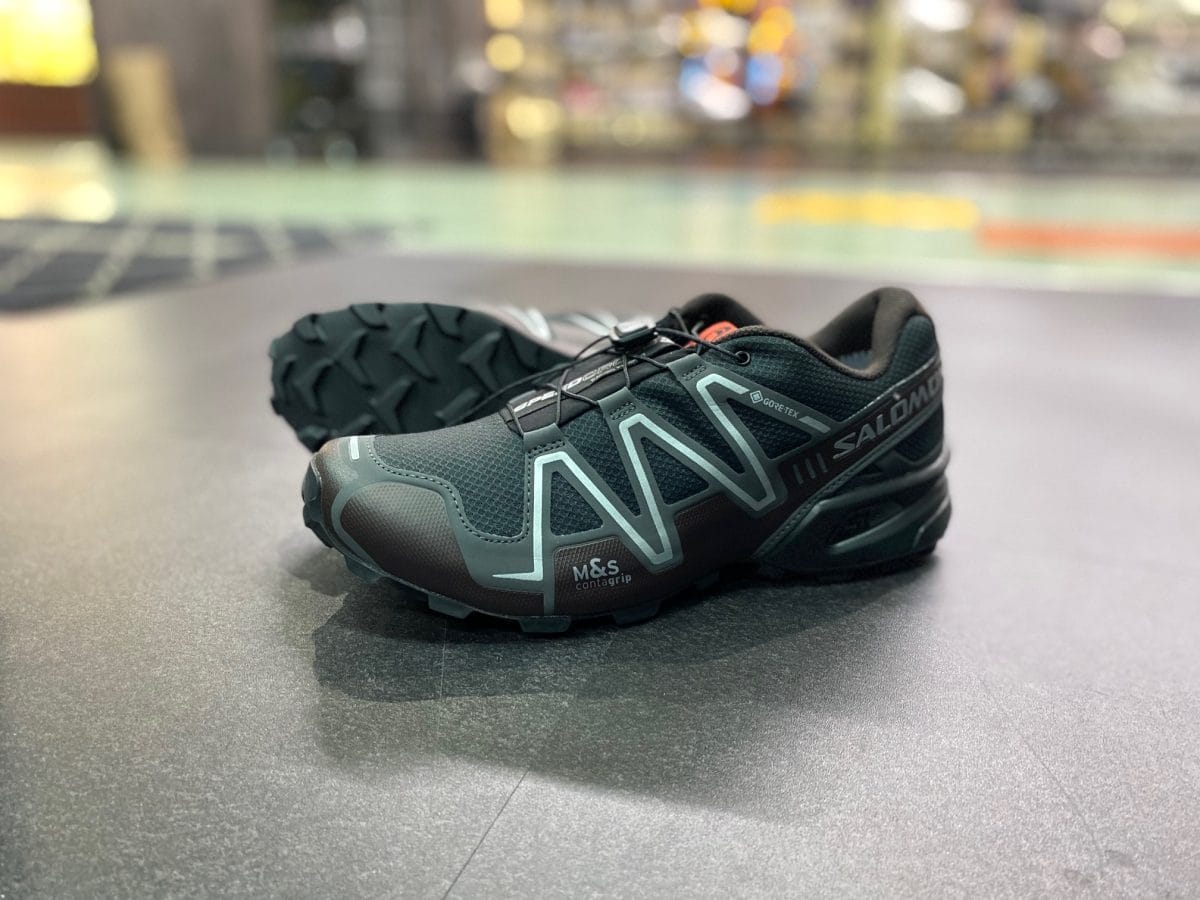 過酷な環境下でも完璧かも」秋の大地に挑むならこのシューズ一択