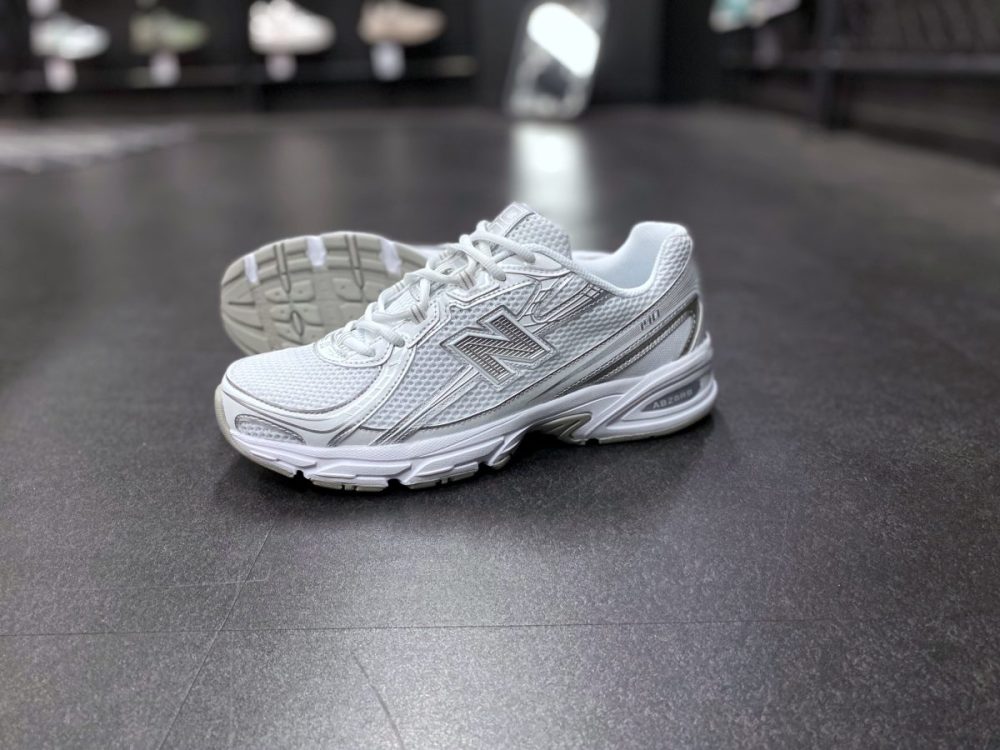 ニューバランス 伝説のランシューが蘇る」モダンにアップデートされた