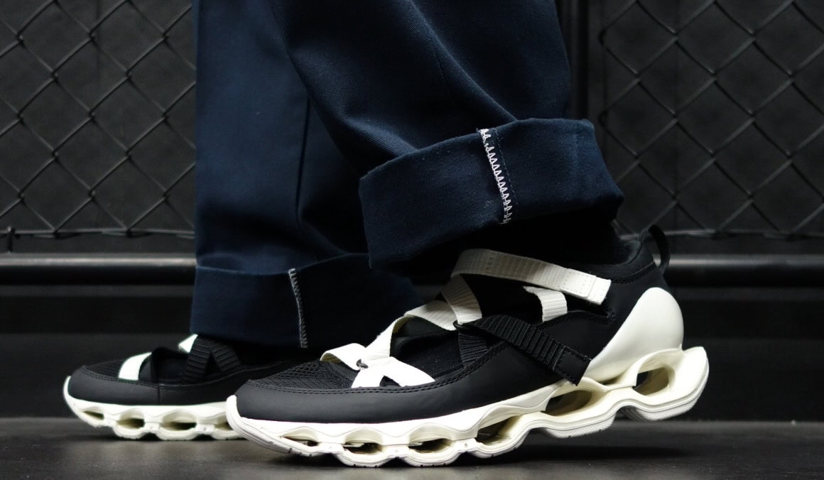 これがミズノの本気スニーカー」まさにテクノロジーを着る一足“WAVE