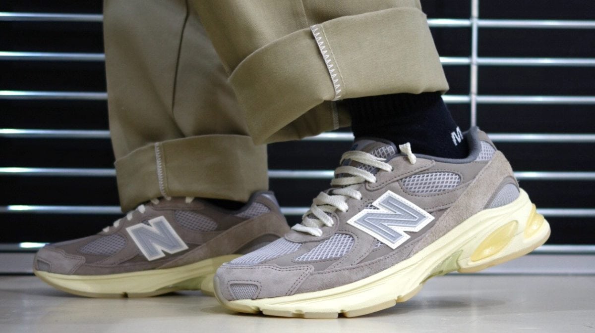 懐かしくて新しい一足」ニューバランスらしいグレーで彩った限定