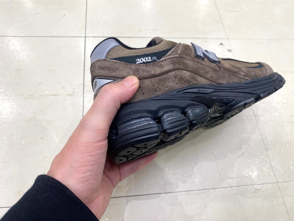 ニューバランスの絶妙スニーカー」秋の足元を支える万能な一足、最新