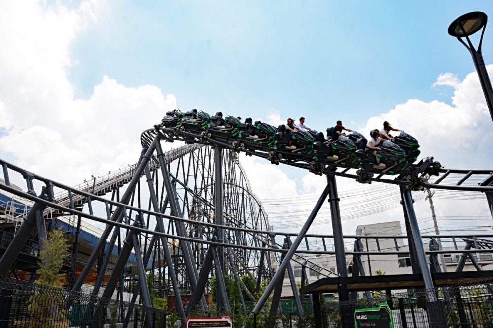 富士急ハイランドの新型コースター「ZOKKON」を体験！ バイク乗りも大