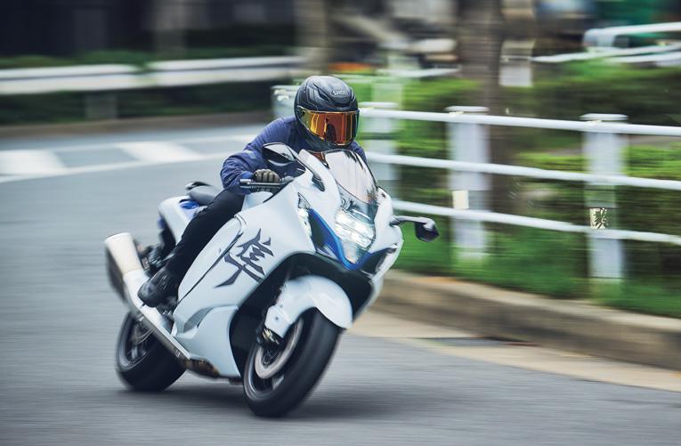 語れる名作バイク】スズキ“3代目ハヤブサ”はツーリングや旅の優れた