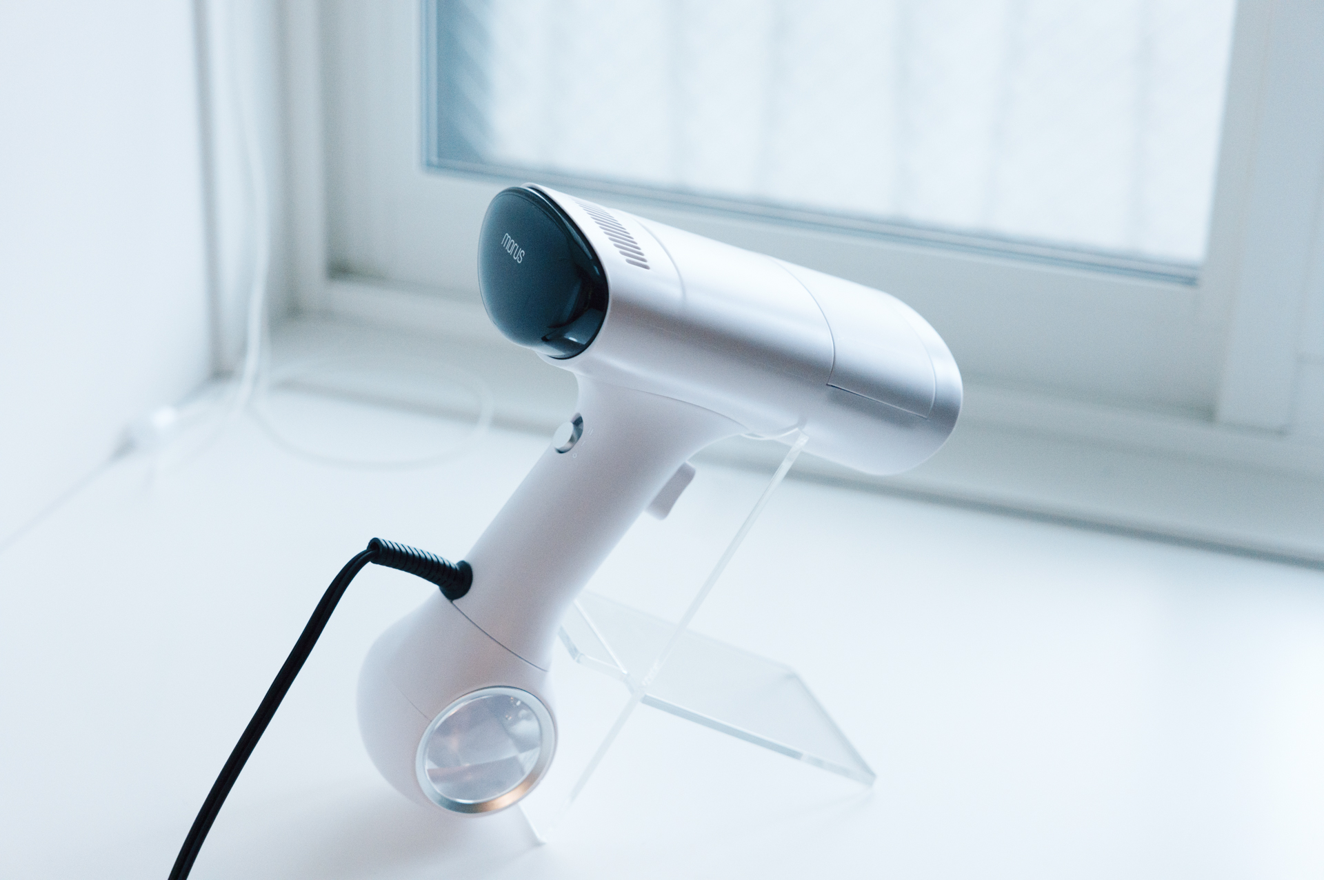 Morus V6 レビュー／手軽に素早く使える衣類スチーマー。高温スチーム