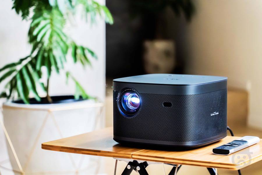 レビュー】これ1台でおうち時間が最強になる4Kホームプロジェクター