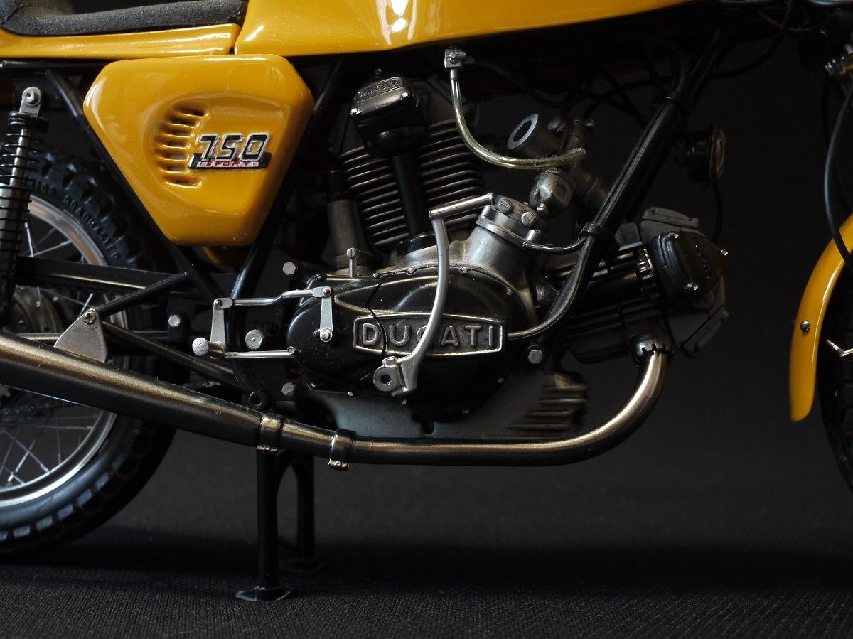 PROTAR 1/9 LAVERDA 750SF '71（その1） – MOTO MODELLINO