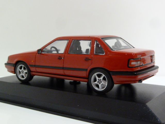 Volvo 850 Red 1:43 940171460 MAXICHAMPS diecast model car / scale