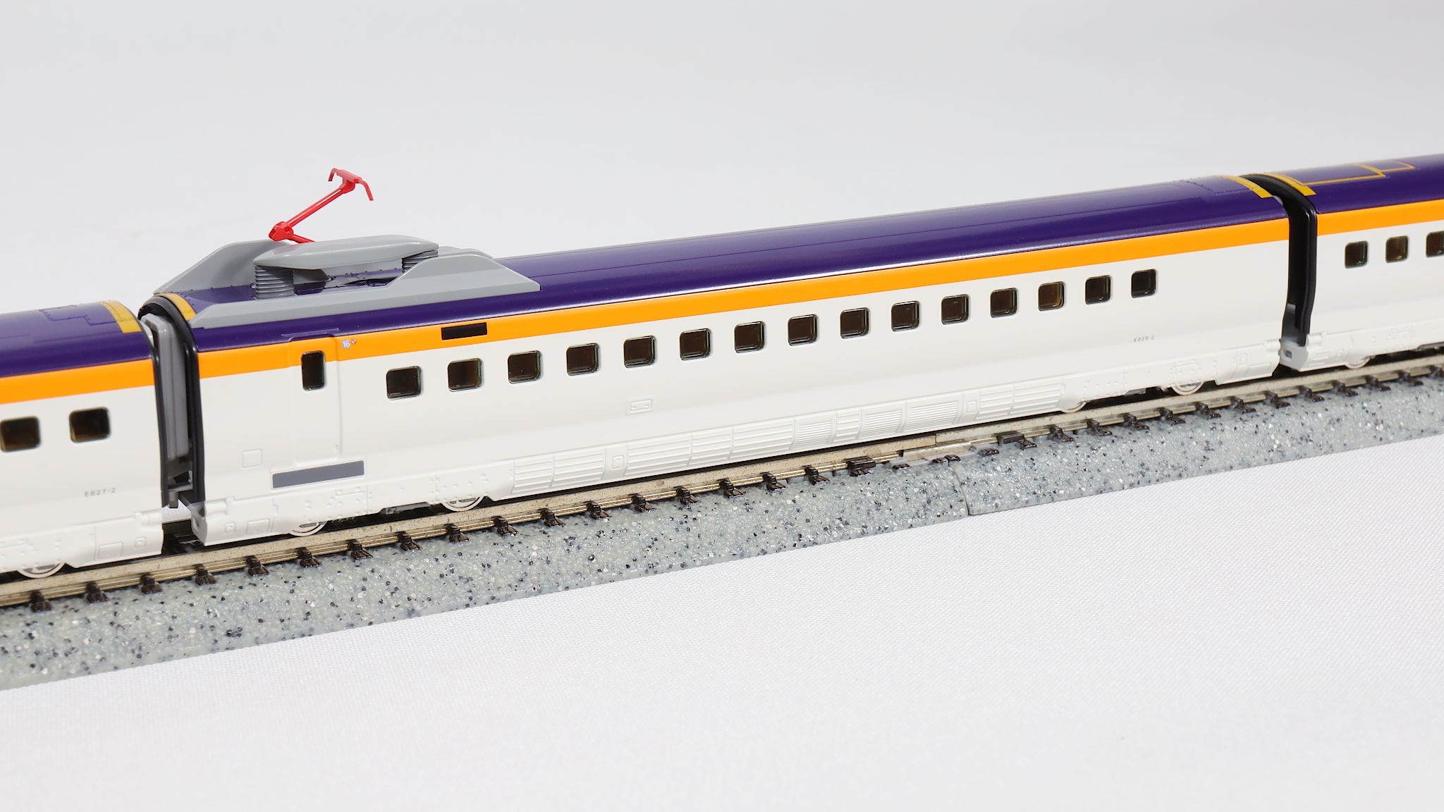 KATO [10-2050] E8系「つばさ」7両セット (Nゲージ 動力車あり) – 天賞