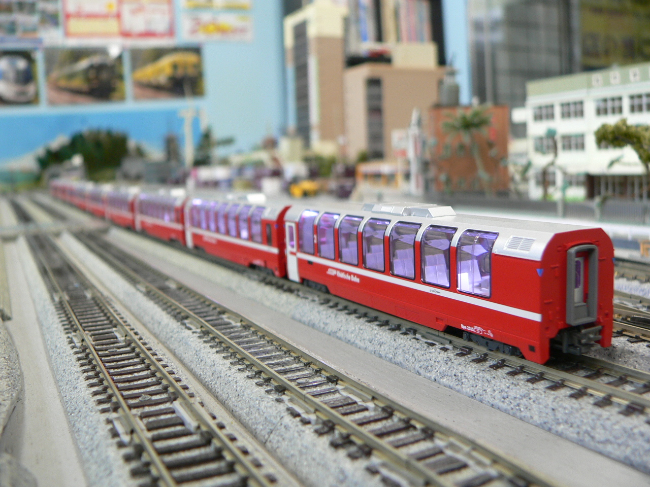 カトーのスイス型Nゲージ、レーティッシュ鉄道ABe8／12アレグラ