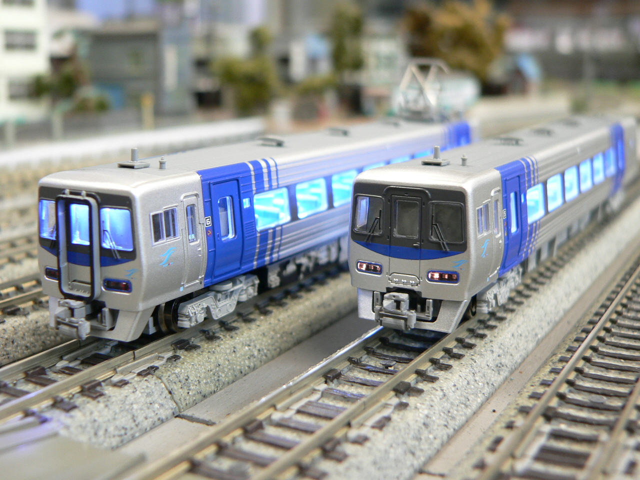 マイクロエースのJR四国8000系貫通車の車掌室を点灯化とボディ